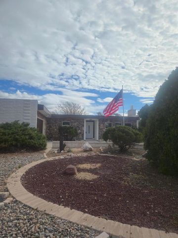 806 Oreja De Oro Drive SE, Rio Rancho, NM 87124