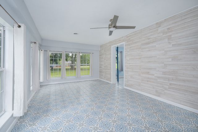 19 Ostewig Dr, Tennessee Ridge, TN 37178