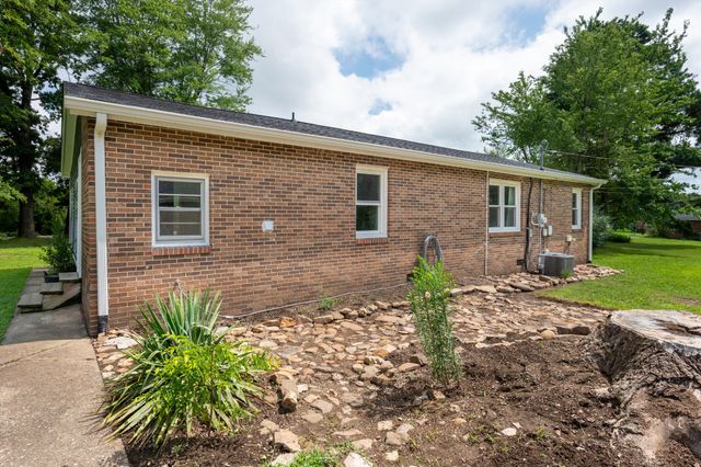19 Ostewig Dr, Tennessee Ridge, TN 37178