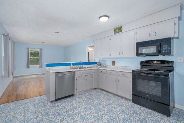 19 Ostewig Dr, Tennessee Ridge, TN 37178