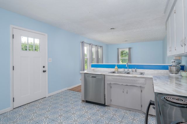 19 Ostewig Dr, Tennessee Ridge, TN 37178
