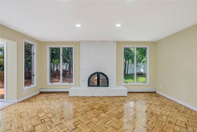 15 Dix Circle, Dix Hills, NY 11746