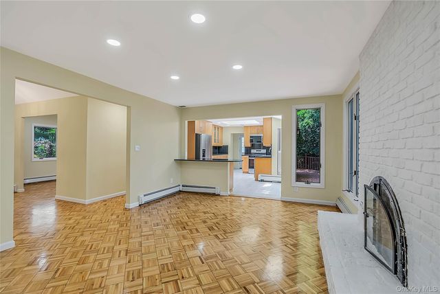 15 Dix Circle, Dix Hills, NY 11746