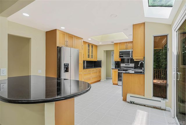 15 Dix Circle, Dix Hills, NY 11746