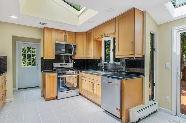 15 Dix Circle, Dix Hills, NY 11746