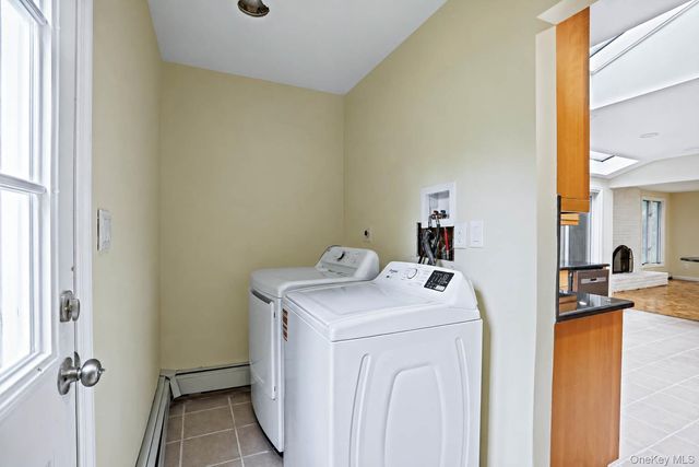 15 Dix Circle, Dix Hills, NY 11746