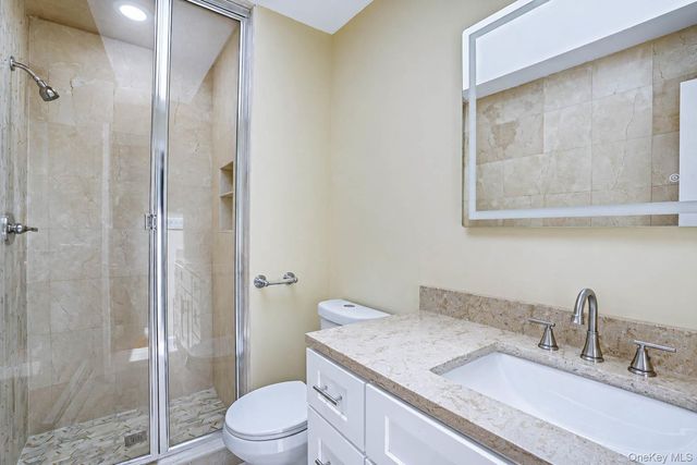 15 Dix Circle, Dix Hills, NY 11746