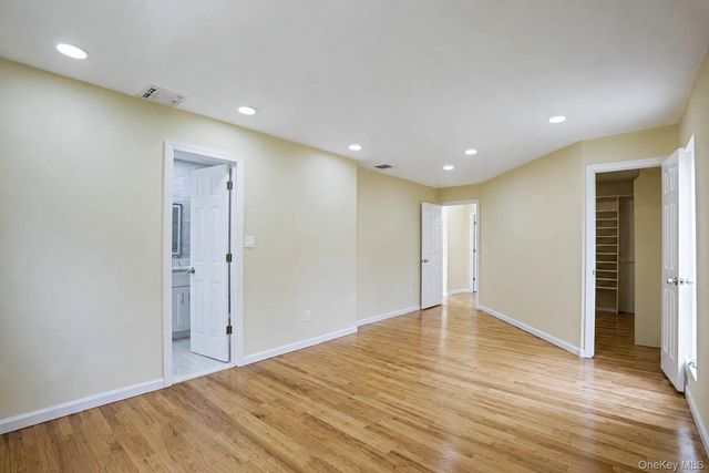 15 Dix Circle, Dix Hills, NY 11746