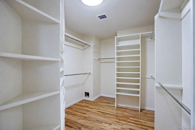 15 Dix Circle, Dix Hills, NY 11746
