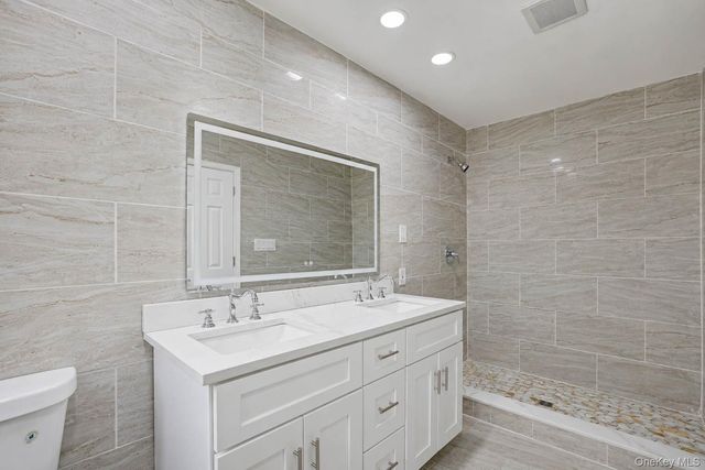 15 Dix Circle, Dix Hills, NY 11746