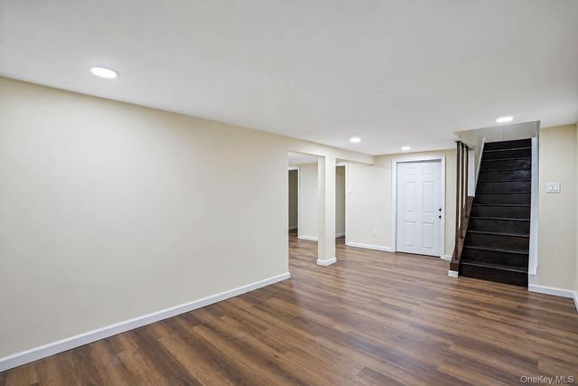15 Dix Circle, Dix Hills, NY 11746
