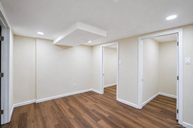 15 Dix Circle, Dix Hills, NY 11746