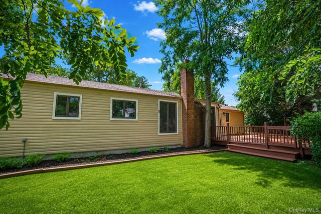15 Dix Circle, Dix Hills, NY 11746