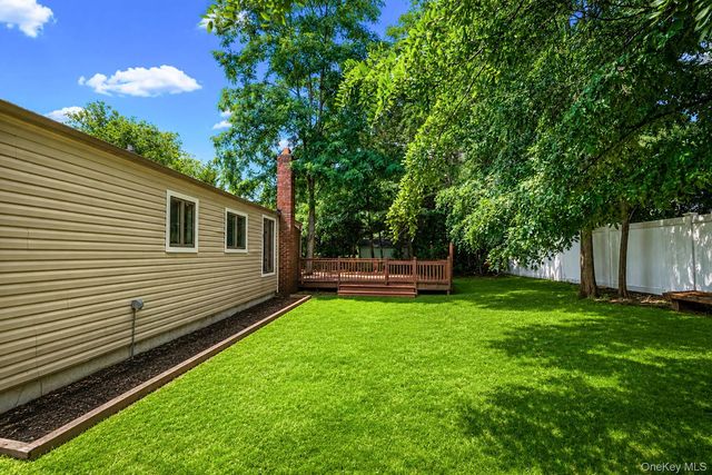15 Dix Circle, Dix Hills, NY 11746