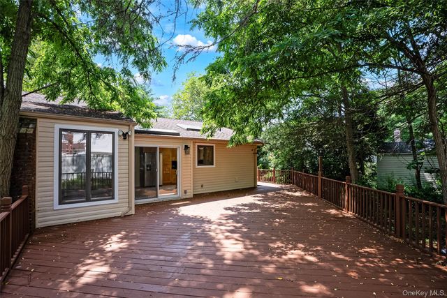 15 Dix Circle, Dix Hills, NY 11746