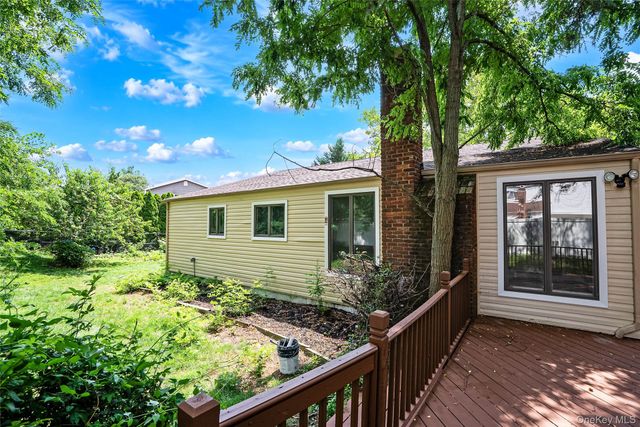 15 Dix Circle, Dix Hills, NY 11746