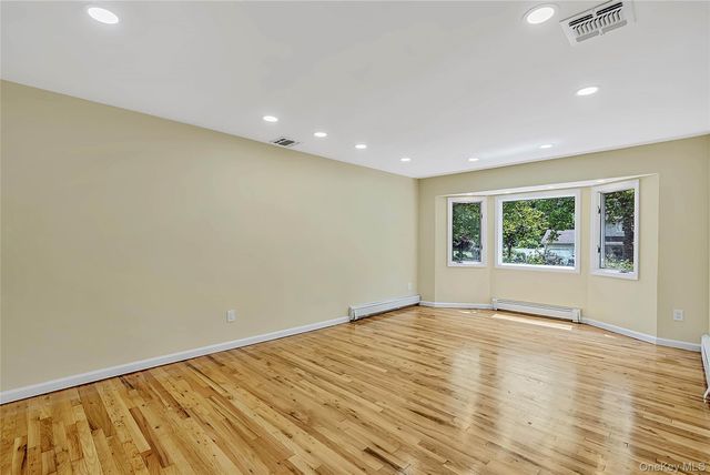 15 Dix Circle, Dix Hills, NY 11746