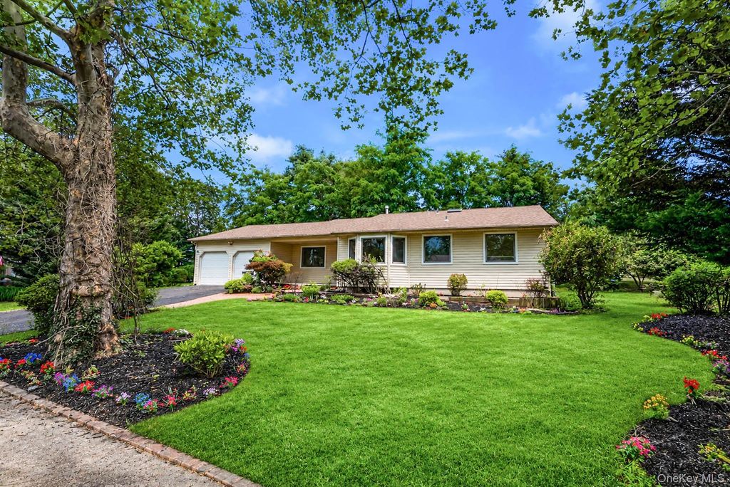 15 Dix Circle, Dix Hills, NY 11746 — photo 3