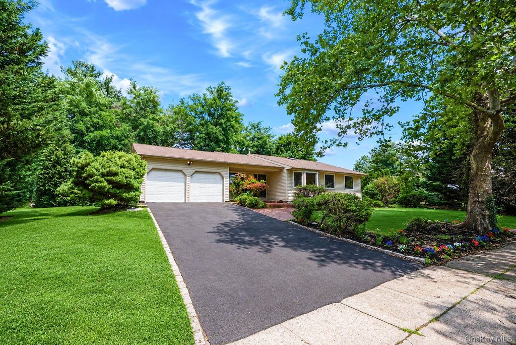 15 Dix Circle, Dix Hills, NY 11746 — photo 4