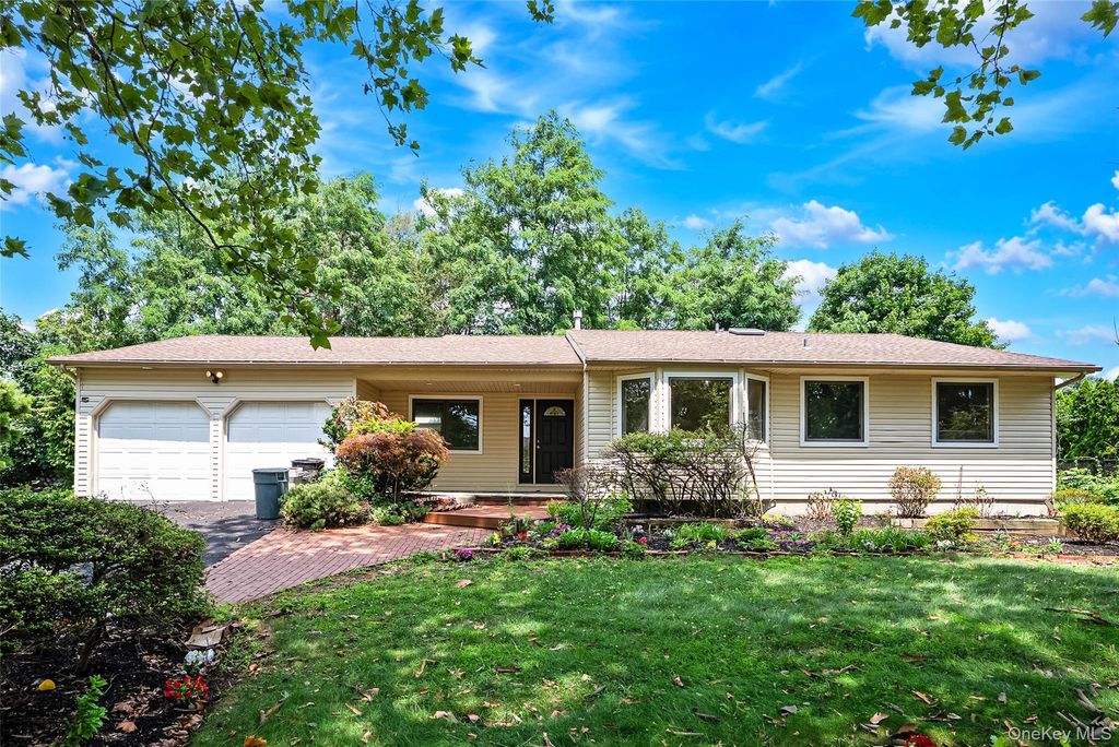 15 Dix Circle, Dix Hills, NY 11746 — photo 5