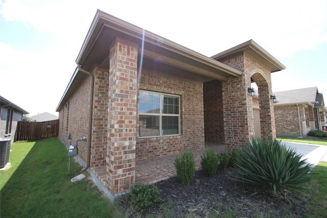 2405 Moon Ranch Drive, Weatherford, TX 76087