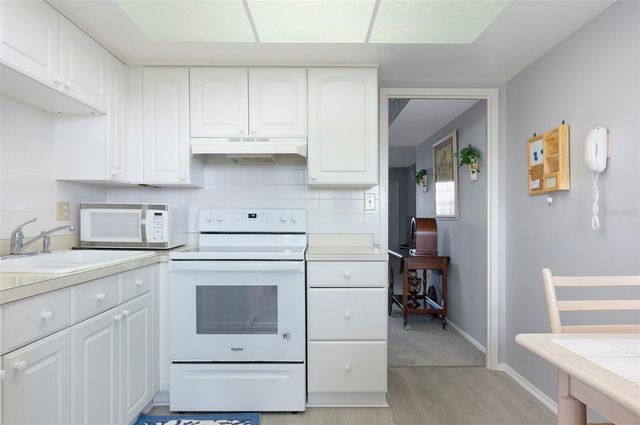 8101 11TH STREET N 319, St Petersburg, FL 33702