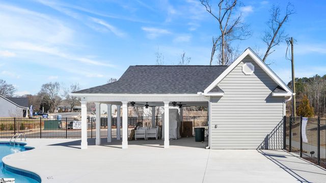 107 Beechcroft Place, Fountain Inn, SC 29644