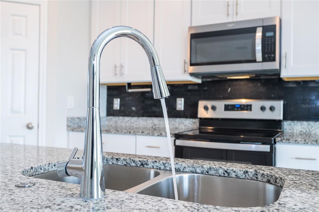 Image 23 of property listing at 632 VISTA VILLAGES BOULEVARD, Davenport, FL 33896