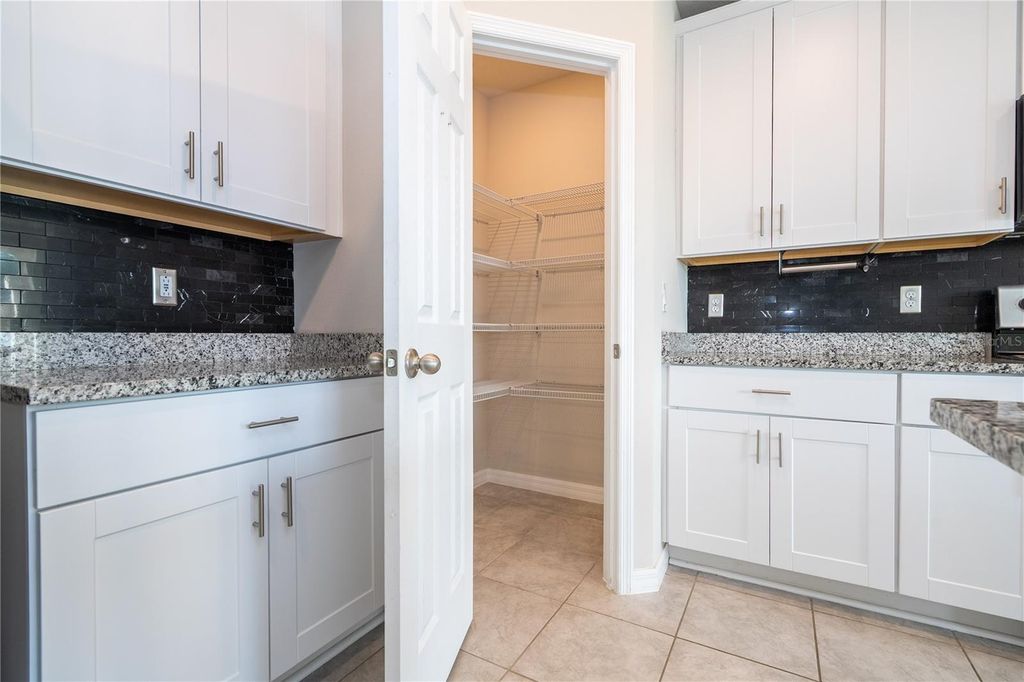 Image 25 of property listing at 632 VISTA VILLAGES BOULEVARD, Davenport, FL 33896