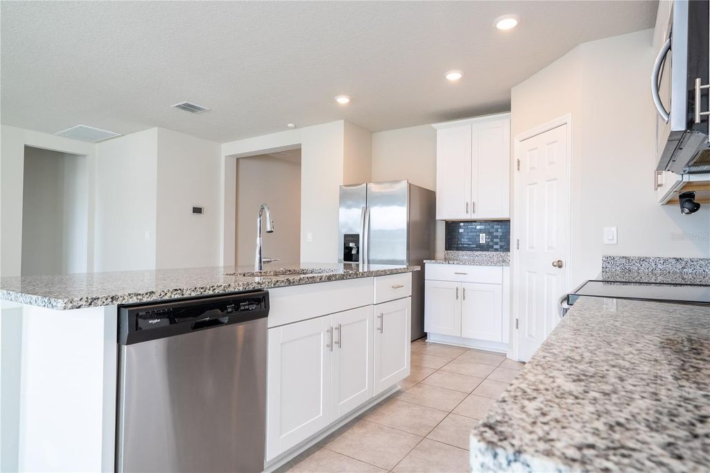 Image 29 of property listing at 632 VISTA VILLAGES BOULEVARD, Davenport, FL 33896