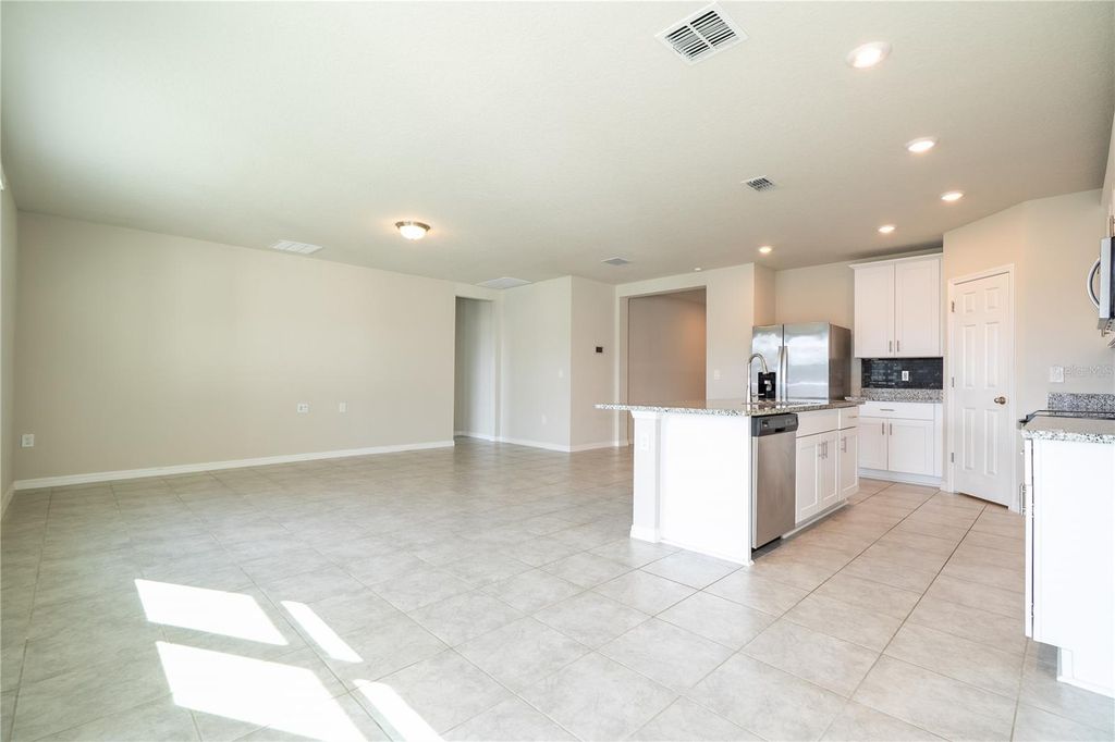 Image 30 of property listing at 632 VISTA VILLAGES BOULEVARD, Davenport, FL 33896