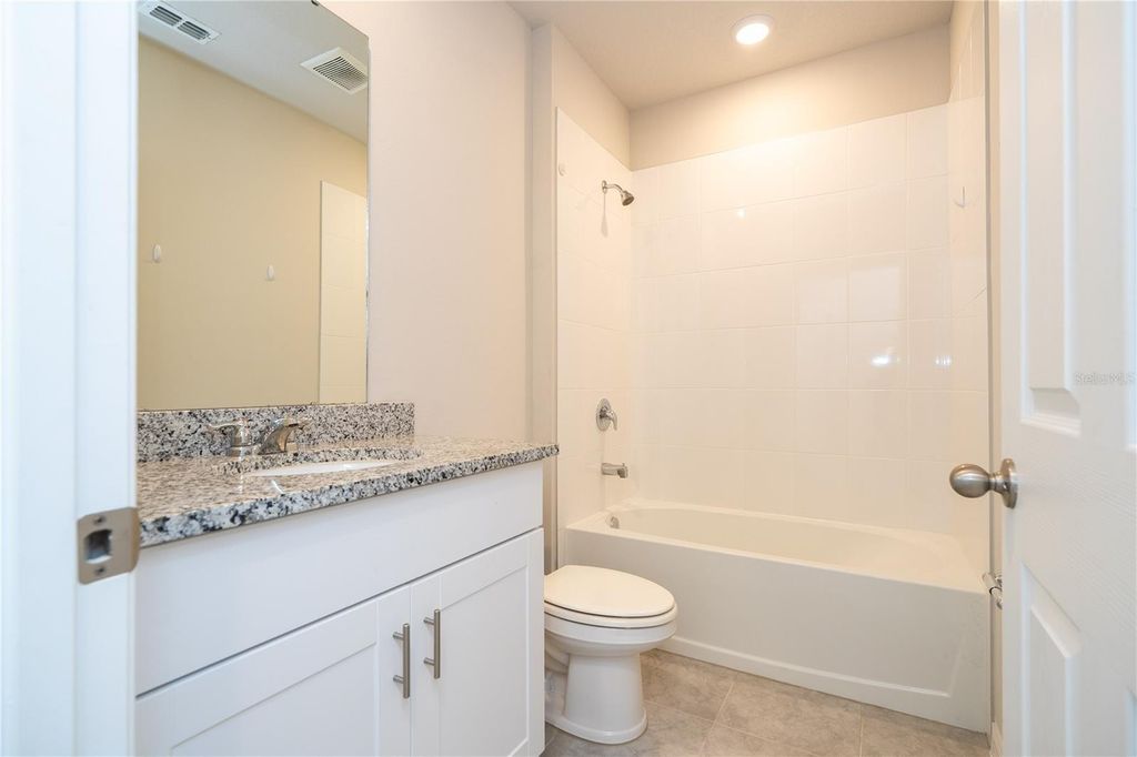 Image 9 of property listing at 632 VISTA VILLAGES BOULEVARD, Davenport, FL 33896