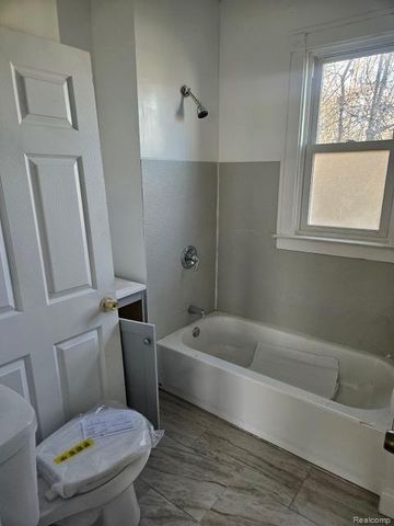 5573 Montclair Street, Detroit, MI 48213