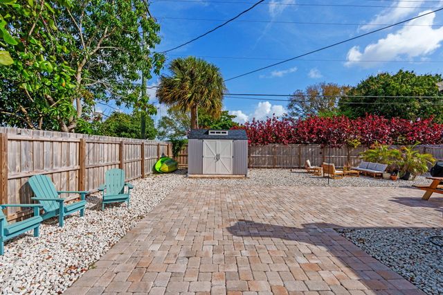 527 50th Street, West Palm Beach, FL 33407