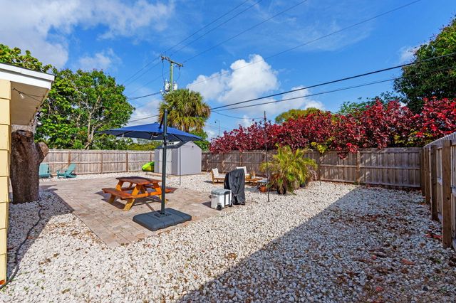 527 50th Street, West Palm Beach, FL 33407