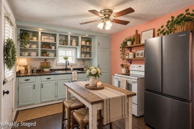 4695 Grapeland Avenue, Louisville, OH 44641