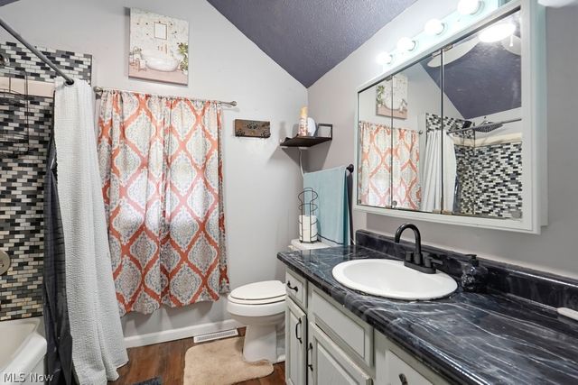 4695 Grapeland Avenue, Louisville, OH 44641