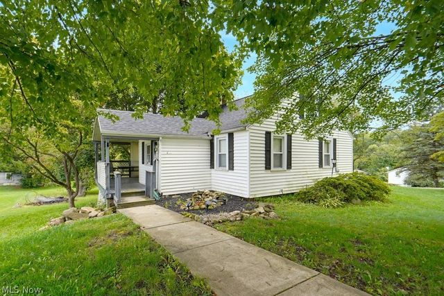 4695 Grapeland Avenue, Louisville, OH 44641