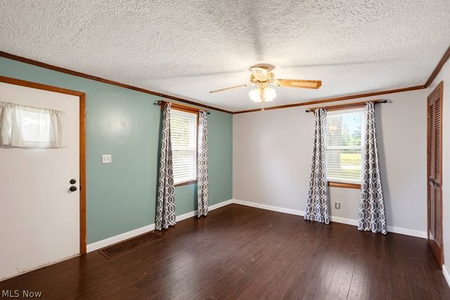 4695 Grapeland Avenue, Louisville, OH 44641