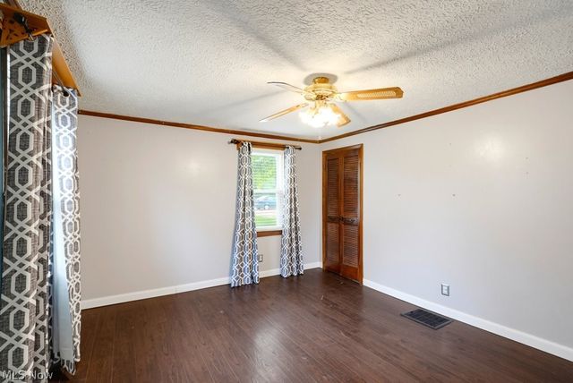 4695 Grapeland Avenue, Louisville, OH 44641