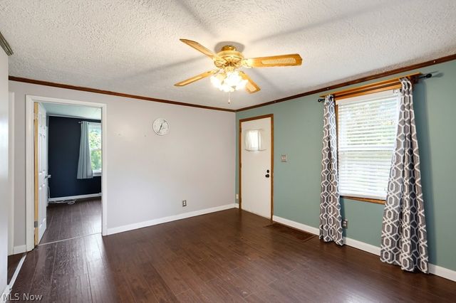 4695 Grapeland Avenue, Louisville, OH 44641