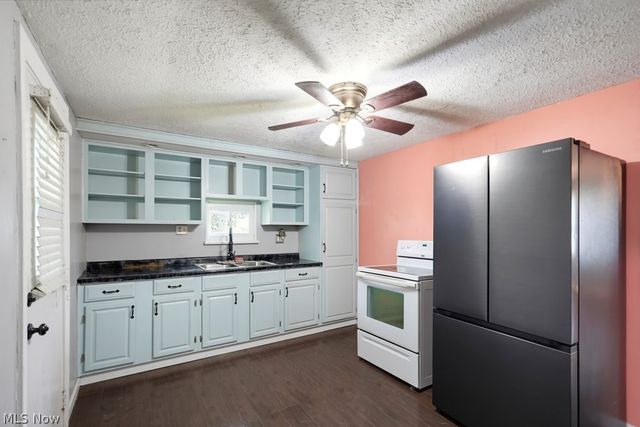 4695 Grapeland Avenue, Louisville, OH 44641