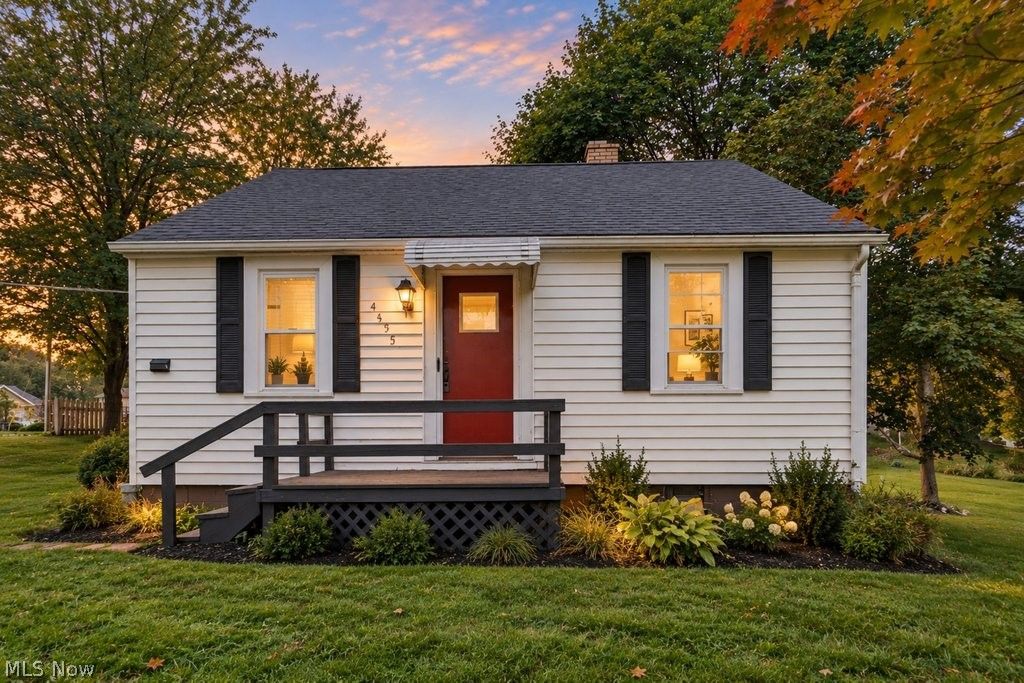 4695 Grapeland Avenue, Louisville, OH 44641