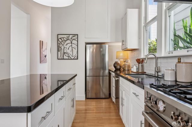1011 Shotwell Street A, San Francisco, CA 94110