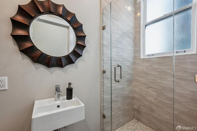 1011 Shotwell Street A, San Francisco, CA 94110
