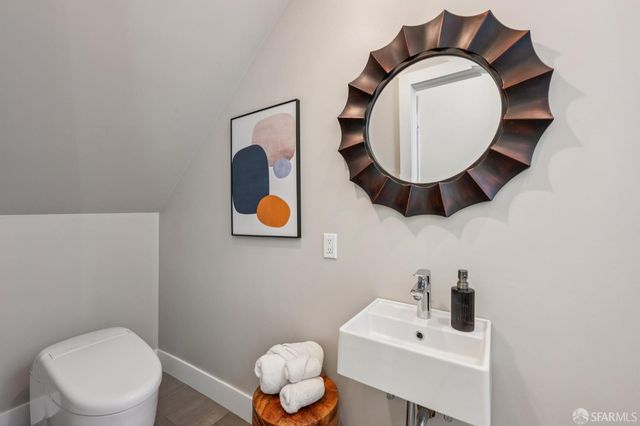 1011 Shotwell Street A, San Francisco, CA 94110