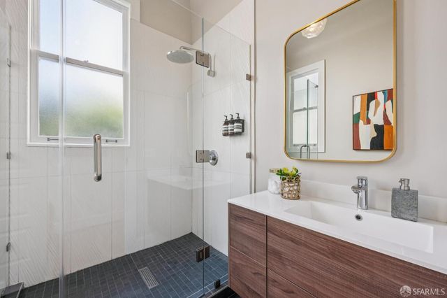 1011 Shotwell Street A, San Francisco, CA 94110