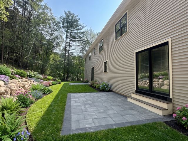59 Burlington Road, Bedford, MA 01730