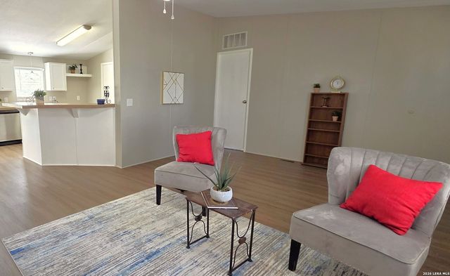 129 Spring Valley, Adkins, TX 78101