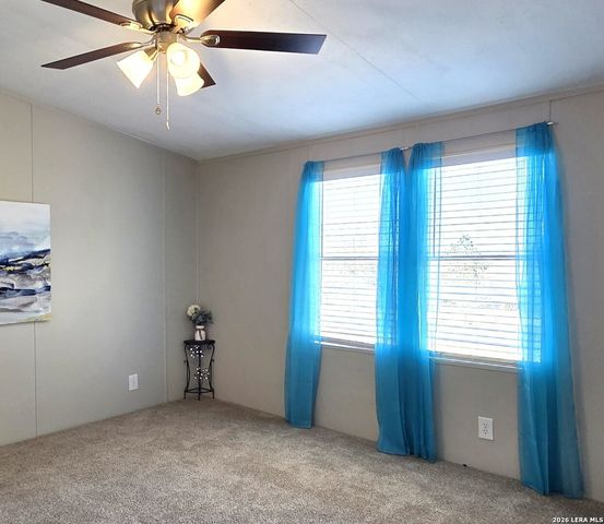 129 Spring Valley, Adkins, TX 78101